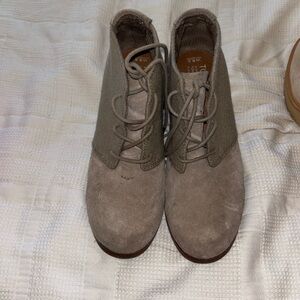 Tom’s booties